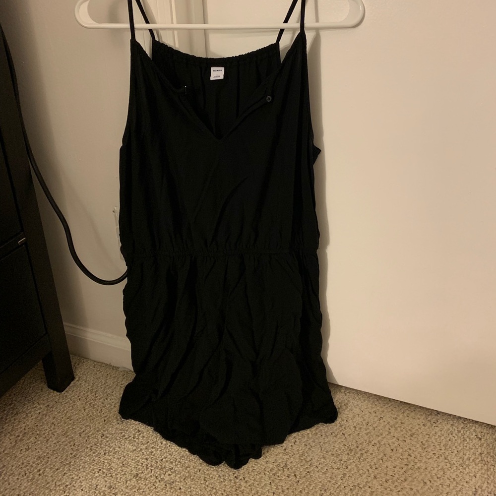 Black romper WITH POCKETS!